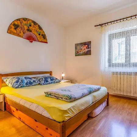 Gorgeous Apartment In Pula With Kitchen Apartment