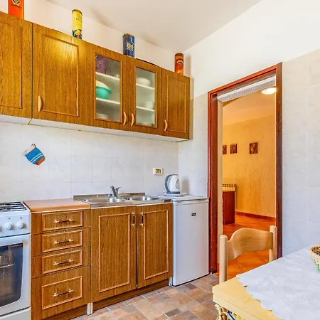 Apartment Gorgeous Apartment In Pula With Kitchen