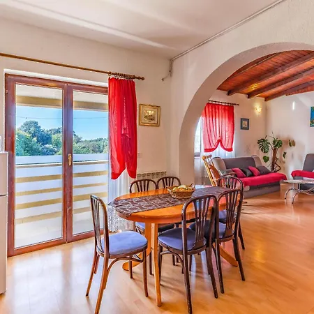 Beautiful In With Swimming Pool Apartmán *