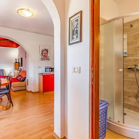 Gorgeous Apartment In Pula With Kitchen * Pula