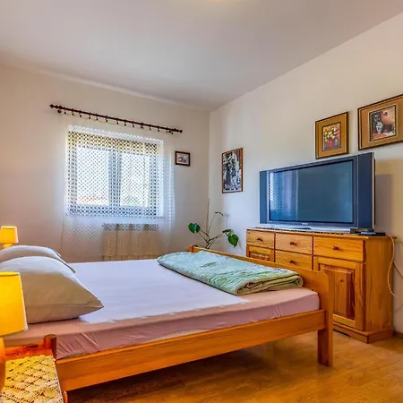 Gorgeous Apartment In Pula With Kitchen * Pula