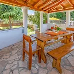 Apartament Gorgeous In With Kitchen Pula