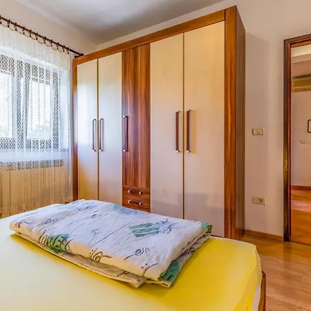 Gorgeous In With Kitchen * Pula
