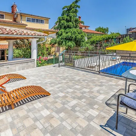 Apartament Beautiful In With Swimming Pool Pula